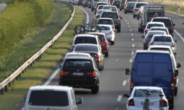 Négy autó ütközött az M1-en Bicskénél