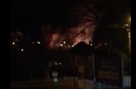 A terasz alatt gyulladt meg este a tűzifa Gyúrón