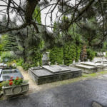 Több intézkedéssel segítik az emlékezni érkezőket a temetőkben