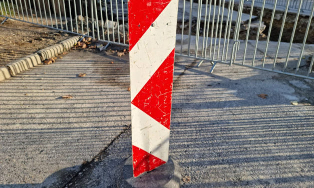 Félpályás lezárás két héten át az Ady Endre utca Belvárosba vezető szakaszán