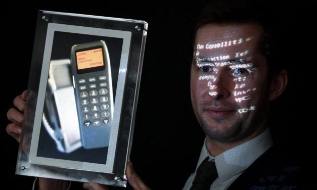 40 millióért kelt el az első SMS