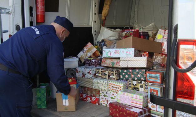 Mosolygyár a gyermekvédelmi központban