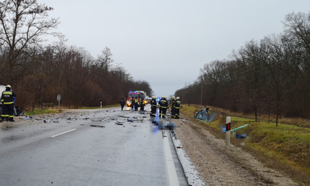 Súlyos baleset a 7-es főúton, négy sérült Kápolnásnyéknél