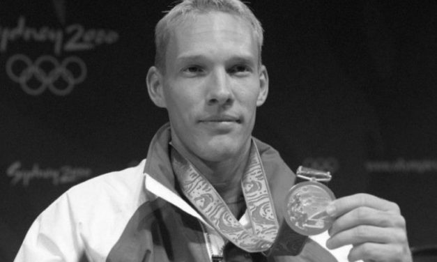 Elhunyt a „gyűrűk ura”, Csollány Szilveszter