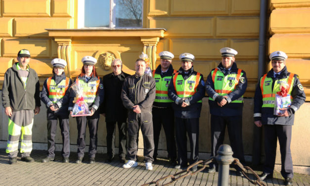 Fejér megyei rendőröket díjazott a Magyar Autóklub