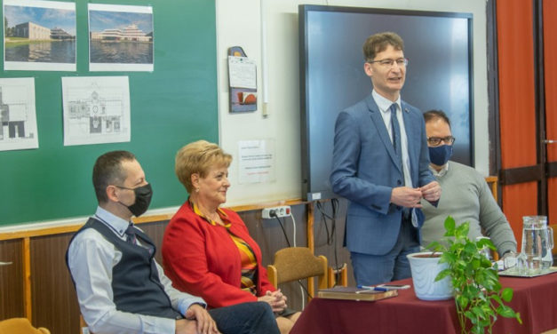 Kívül, belül megújul a Tóparti Gimnázium