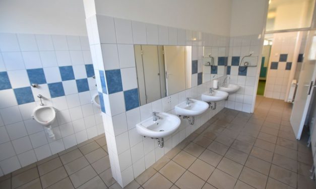 Három intézményben is megújulnak a vizesblokkok