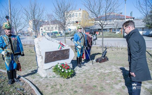 1848-as domborművel gazdagodott Palotaváros