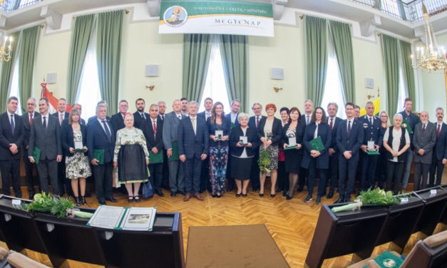 Megyenap, kitüntetésekkel: Miklósa Erika is díszpolgár