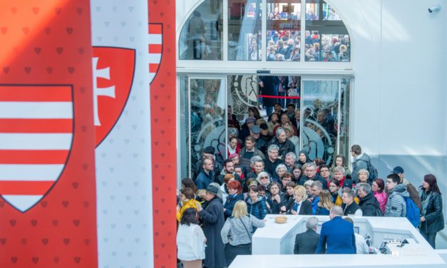 „…szent lelkét … a szent angyalok kezébe letette…”