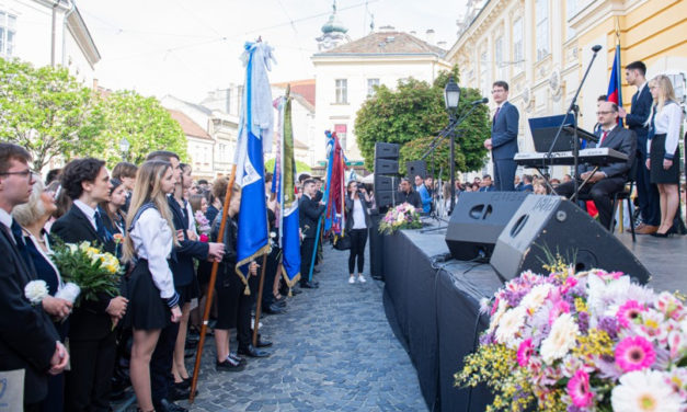 18 intézmény, 86 osztály, 1856 ballagó diák