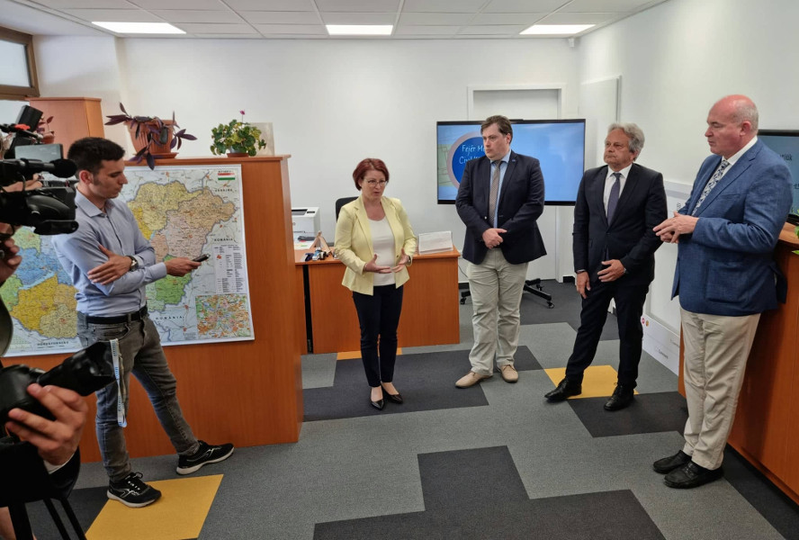 Civil_koszossegi_szolg_kozp_Szfv1_megnyito_jo