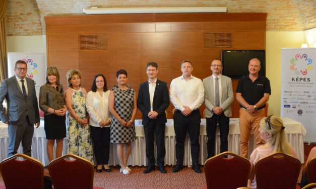 KÉPES program 2022 – megújuló iskola udvarok, digitális terem