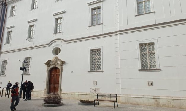 Mondja el a véleményét a Szent István Király Múzeumról!