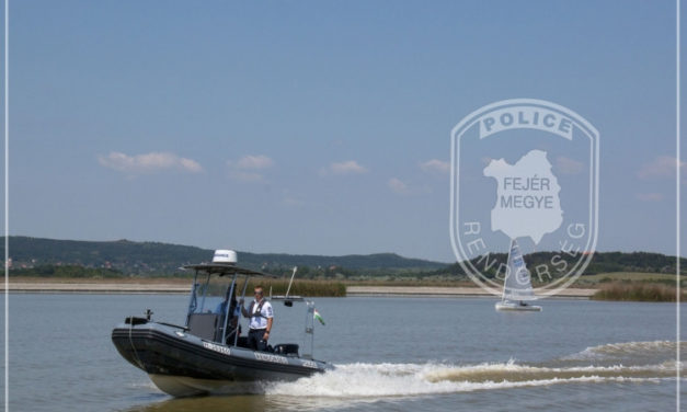 Segítettek a gárdonyi vízirendőrök