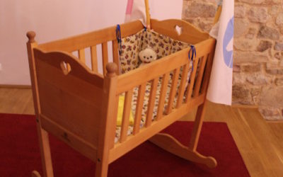 Új kis lakóját keresi a SZÉNA Egyesület vándorbölcsője