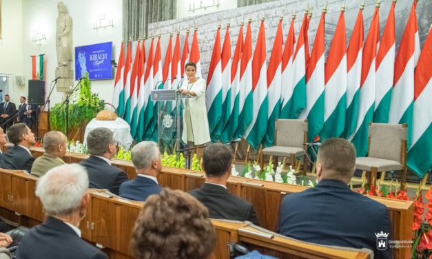 „Megfogadjuk a királyi oklevél szavait, az Aranybulla intését, és itt vagyunk!”