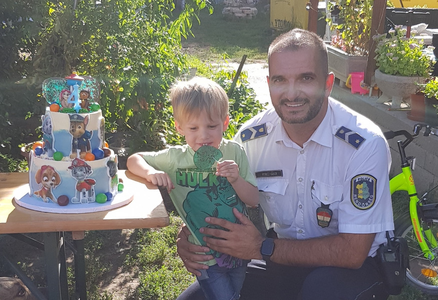 Rendors_szulinapos_kisfiu_jo