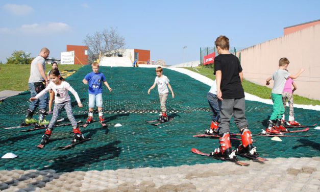 (Műanyag)síelésre fel! Kipróbálható az új fehérvári pálya