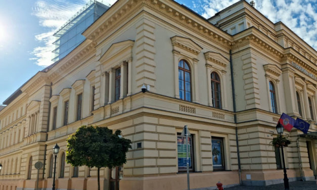 Évadnyitó mulatságot rendeznek a Vörösmarty Színházban