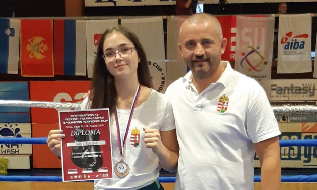 Vb-re készül: Nagy Evelin, gondolkodik: Tóth Adrián