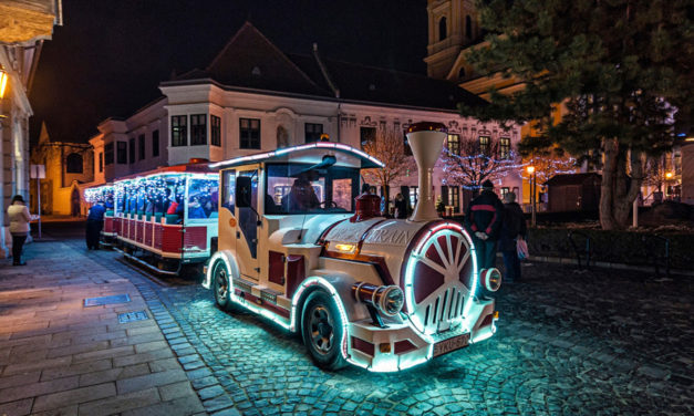 December 17-én, 29-én és 30-án közlekedik még idén az Adventi Fényvonat