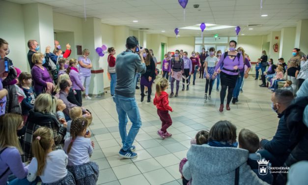 A remény színe hirdette a koraszülöttek világnapját