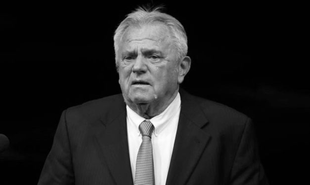 Elhunyt a Szőke Szikla, Mészöly Kálmán