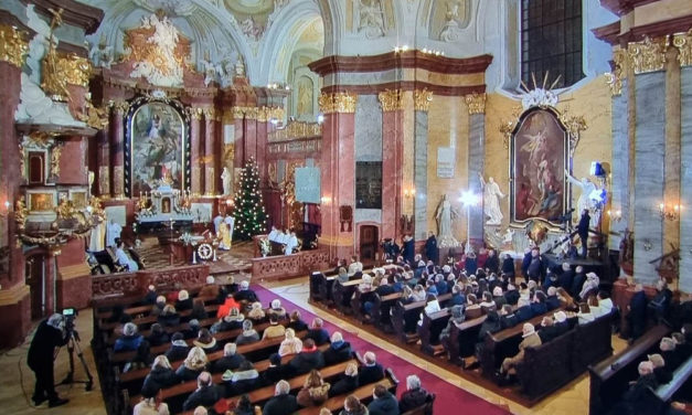 Karácsonyi és szentév hirdető misére várják a híveket