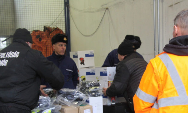 Átvették a pályázaton elnyert eszközöket a tűzoltók