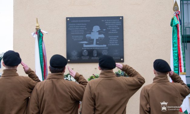 A hősök emléke legyen áldott!