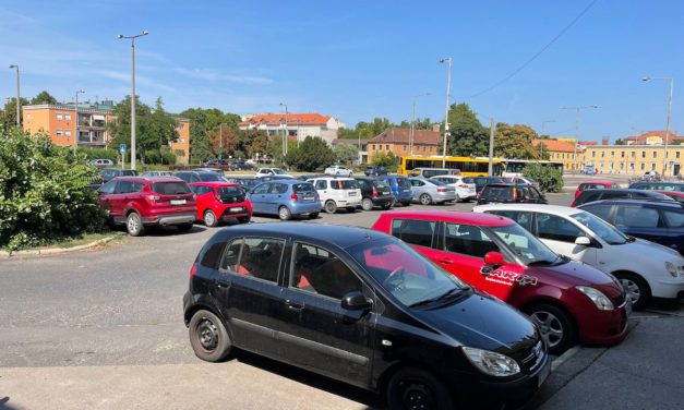 Nem változik a szombati parkolási rend a munkanap-áthelyezés miatt