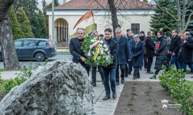Koszorúzással emlékeztek a kommunizmus áldozataira