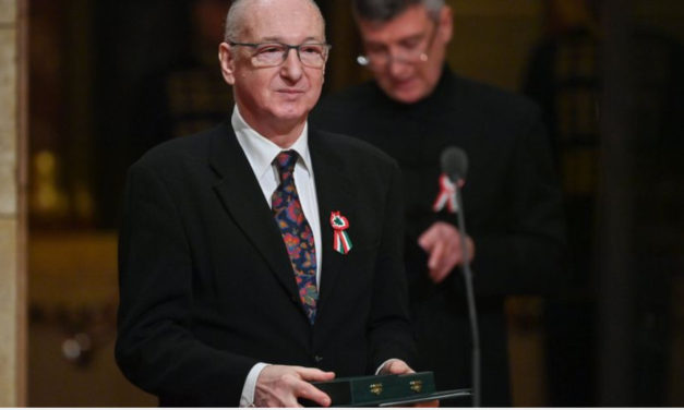Magas állami kitüntetést kapott Dr. Szikora János