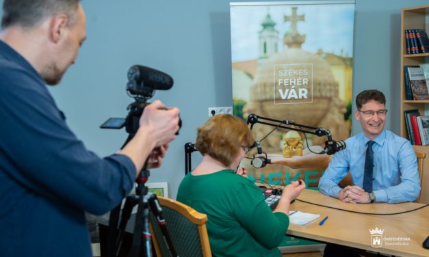 A város mindig változik – podcastolt a polgármester