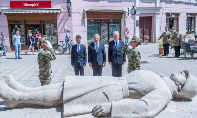 Hősök Napja: koszorúzással emlékeztek