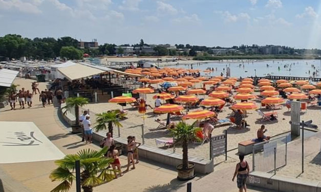 Velence Korzó: maradhat a kerítés!