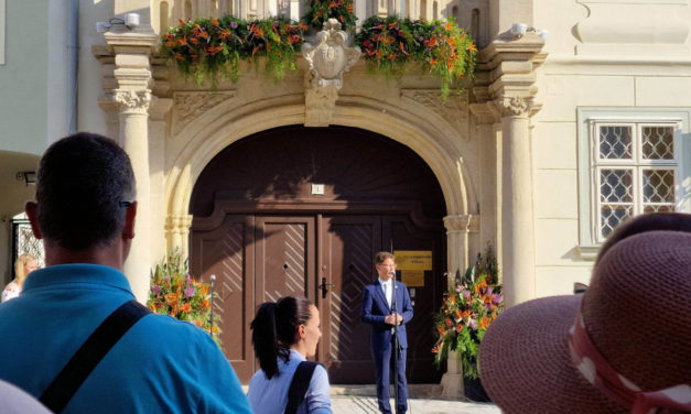 Pünkösdi Virágálom: csodás csokrok a jótékonyság jegyében