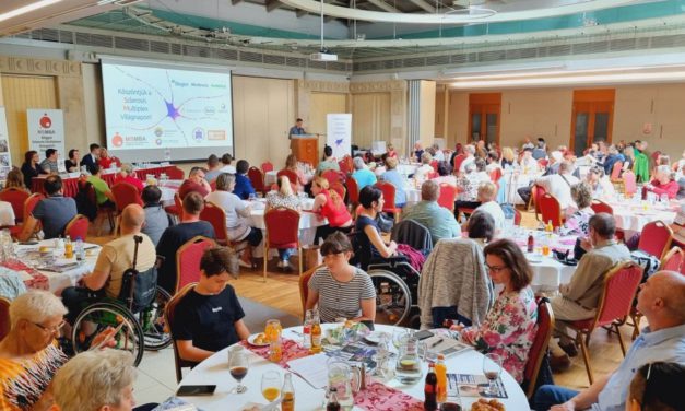 SM Világnap – Székesfehérváron találkoztak a betegséggel élők