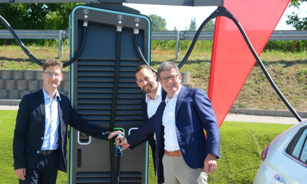 Ultragyors elektromosautó-töltőket telepített az E.ON és az ALDI Fehérváron