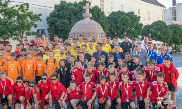 Focistapalántákat fogadott a polgármester