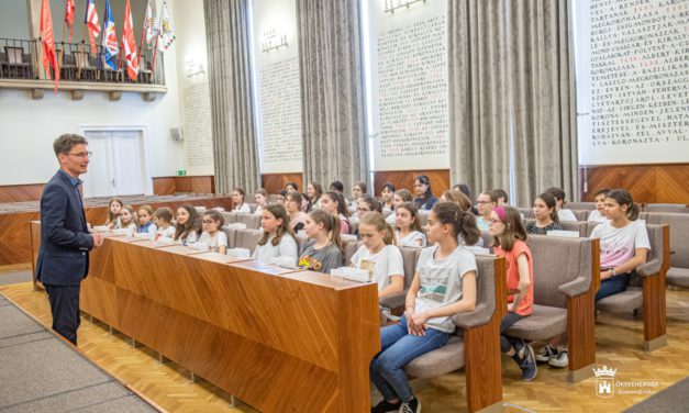 A Városházán is szépen szólt a Cifra palota