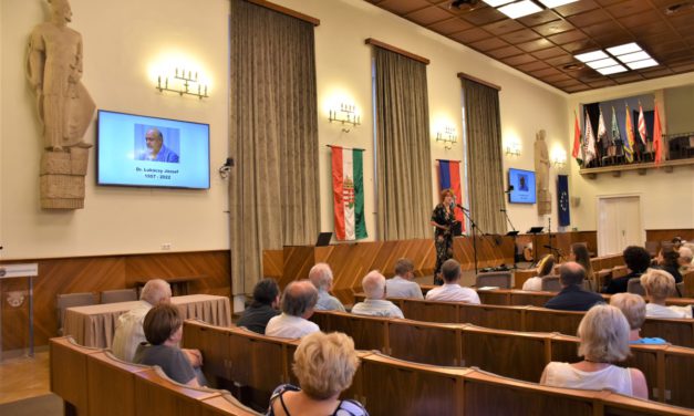 Kiváló író, kulturális szervező, mecénás volt: Dr. Lukácsy Józsefre emlékeztek
