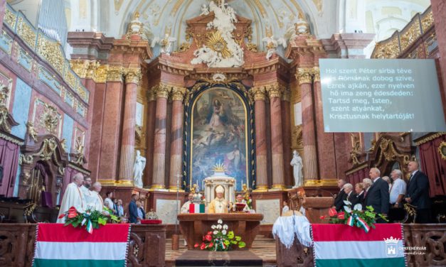 Ünnepi szentmise és kenyéráldás Államalapító Szent István napján