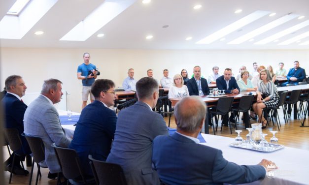 Stabil közszolgáltatás, működőképes Fejérvíz, állami garancia