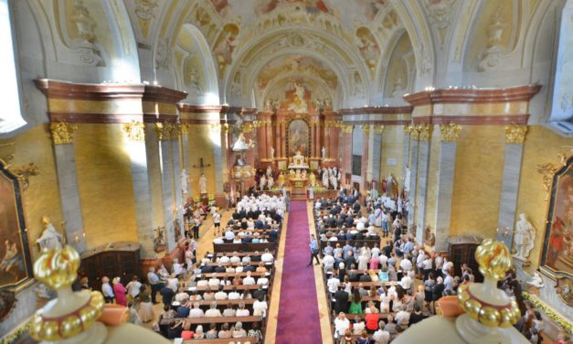Püspöki szentmise lesz Ferenc pápa lelki üdvéért Fehérváron