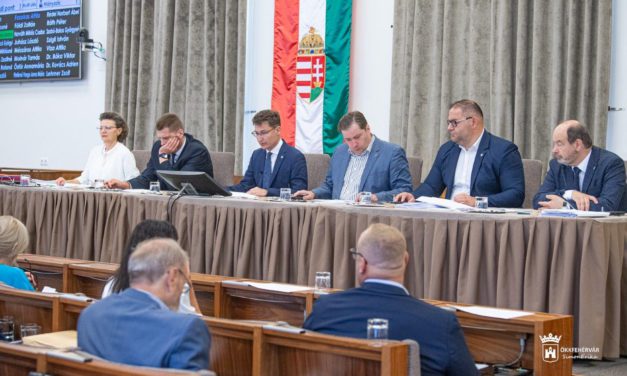 Folytatódik a LED-csere program, megújul a Gáz utcai garázssor és a Kodolányi gimi