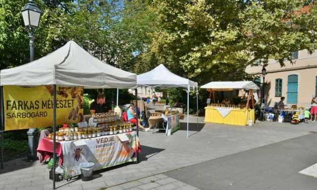 Vasárnap estig tart a Fehérvári Mézünnep az Országzászló téren
