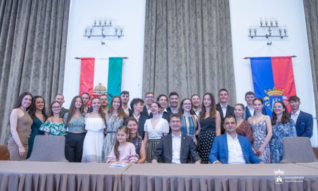 A névelhagyó Pulutykások látogattak el a Városházára