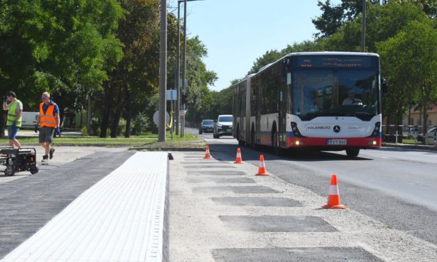 Csütörtöktől áthelyezik a Hosszú-temető elnevezésű buszmegállót